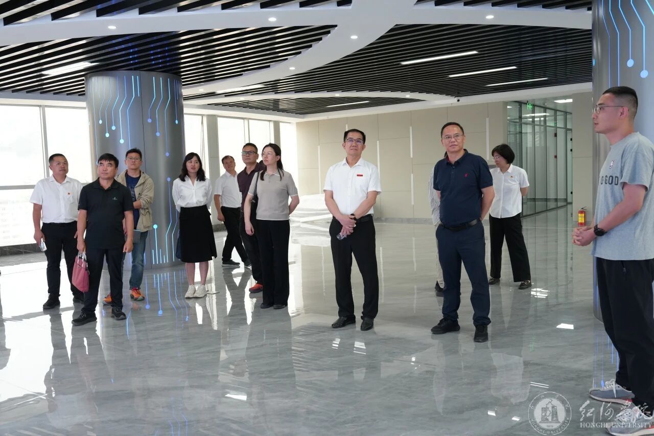 推进“5G+智慧校园”建设