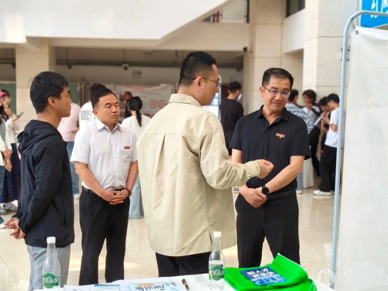 为深入贯彻落实高校毕业生就业工作部署